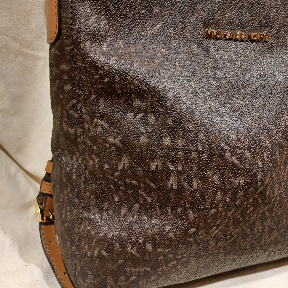 Michael Kors Brown Crossbody Bag - Picture 2 of 9